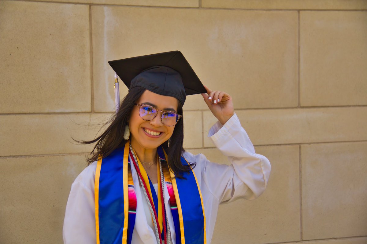 mommajen00's tweet photo. My babygirl. Last day as an undergrad. Just wow. ๐ Finish strong baby. Youโve got this @Aalexxandriaaa ๐ช๐ผ๐ฉ๐ปโ๐๐ธ๐ป #overflowing #SEU22 #WomenInSTEM https://t.co/RZUK3nap2d
