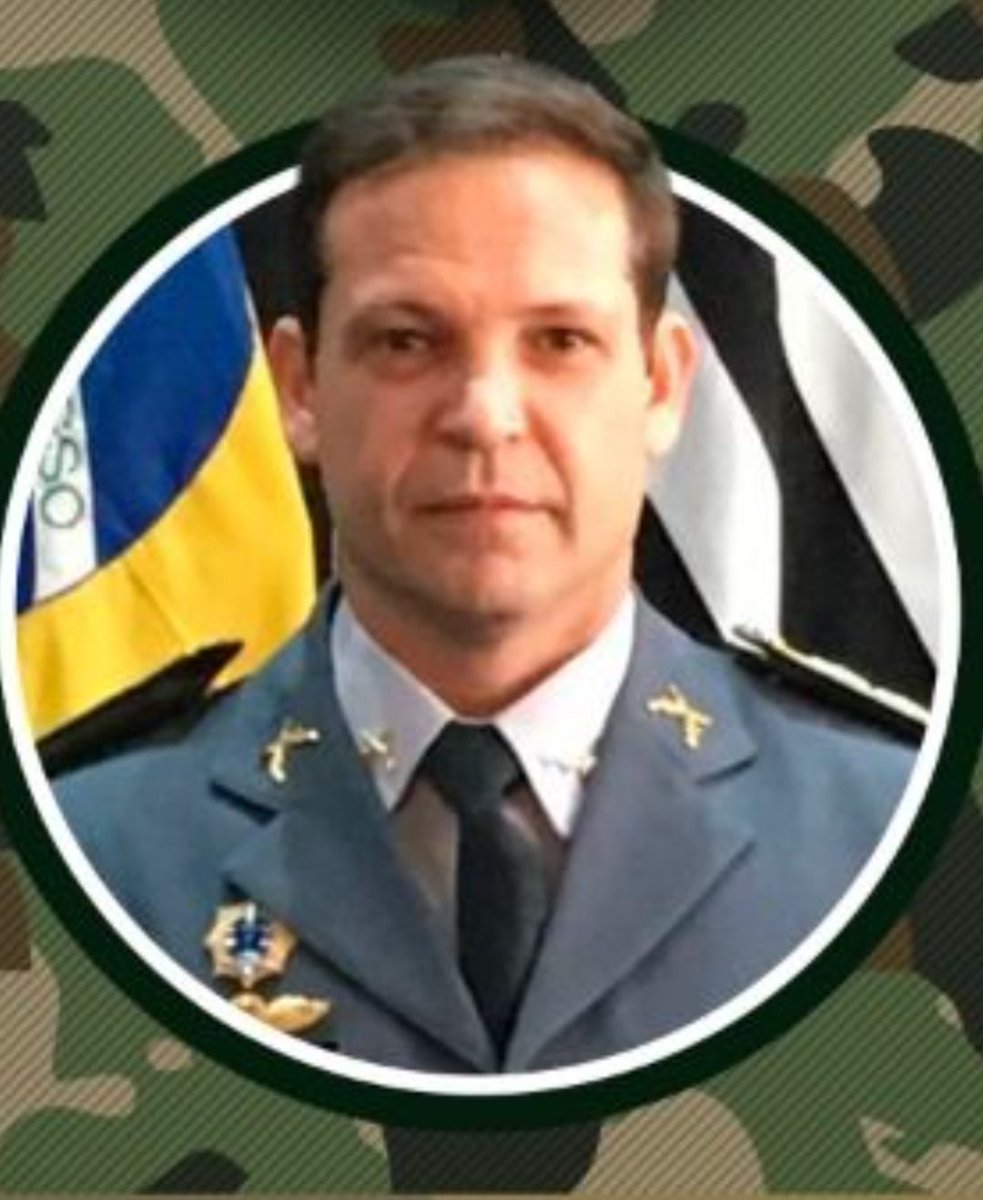 Gustavramski_'s tweet photo. A imprensa q costuma estampar fotos de pobres e pretos acusados de crimes, é "tímida" prá mostrar de pessoas "importantes".
Então a gente mostra: Esse é o tenente Coronel da PM MARCELO TASSO, chefe do gabinete militar do Palácio dos Bandeirantes, preso com 78kgs de ouro em SP.😡 https://t.co/jdBvZVIFnn