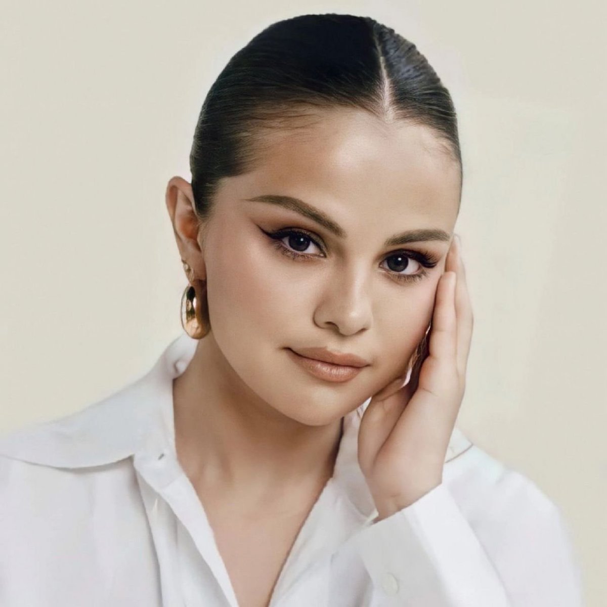 sboficial's tweet photo. Cara Delevingne será interesse amoroso de Selena Gomez na 2ª temporada de “Only Murders in the Building”. https://t.co/Ev330URPCv