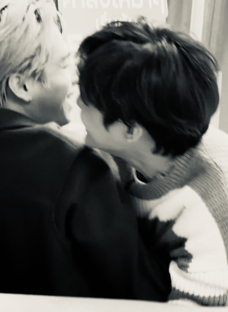 schwn_'s tweet photo. แล้วพรุ่งนี้ต้องเตรียมยาดมกับช็อตนี้มั้ย... 😳😳😳😳
#PartofMePromMark
#พร้อมมาร์ค #MVPGangsters https://t.co/HuzrWrNMAu