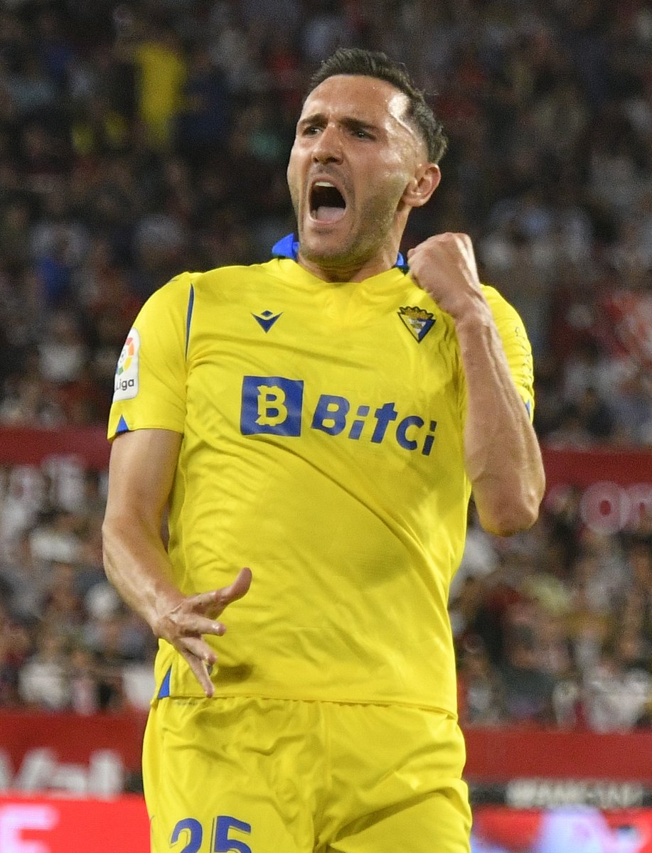 💛  <a href="/LP10oficial/">Lucas Pérez</a>   💙✌️