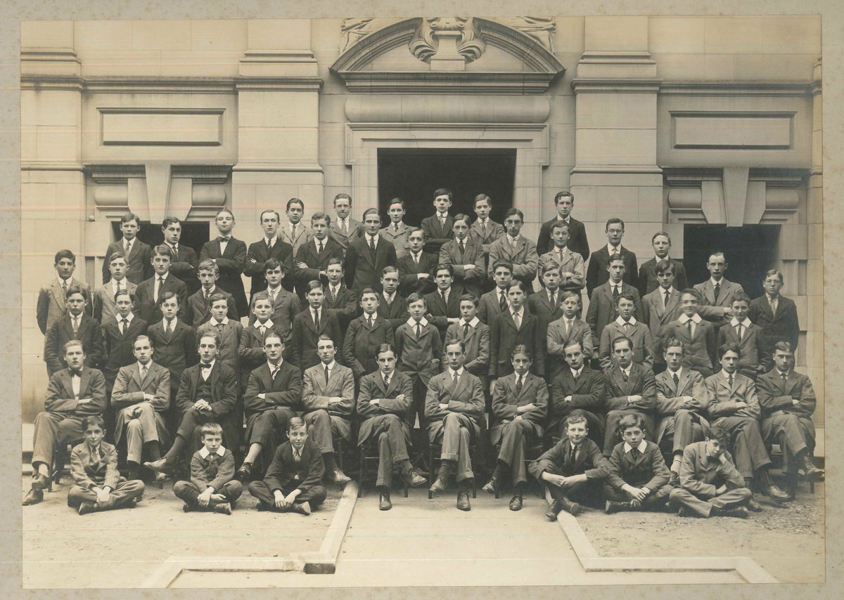 OratoryArchives's tweet photo. While you're waiting for your school photograph to come, try and recognise yourselves in this photo from before the First World War when the Oratory School was in Birmingham.  #TBT https://t.co/EUS9qavGHh
