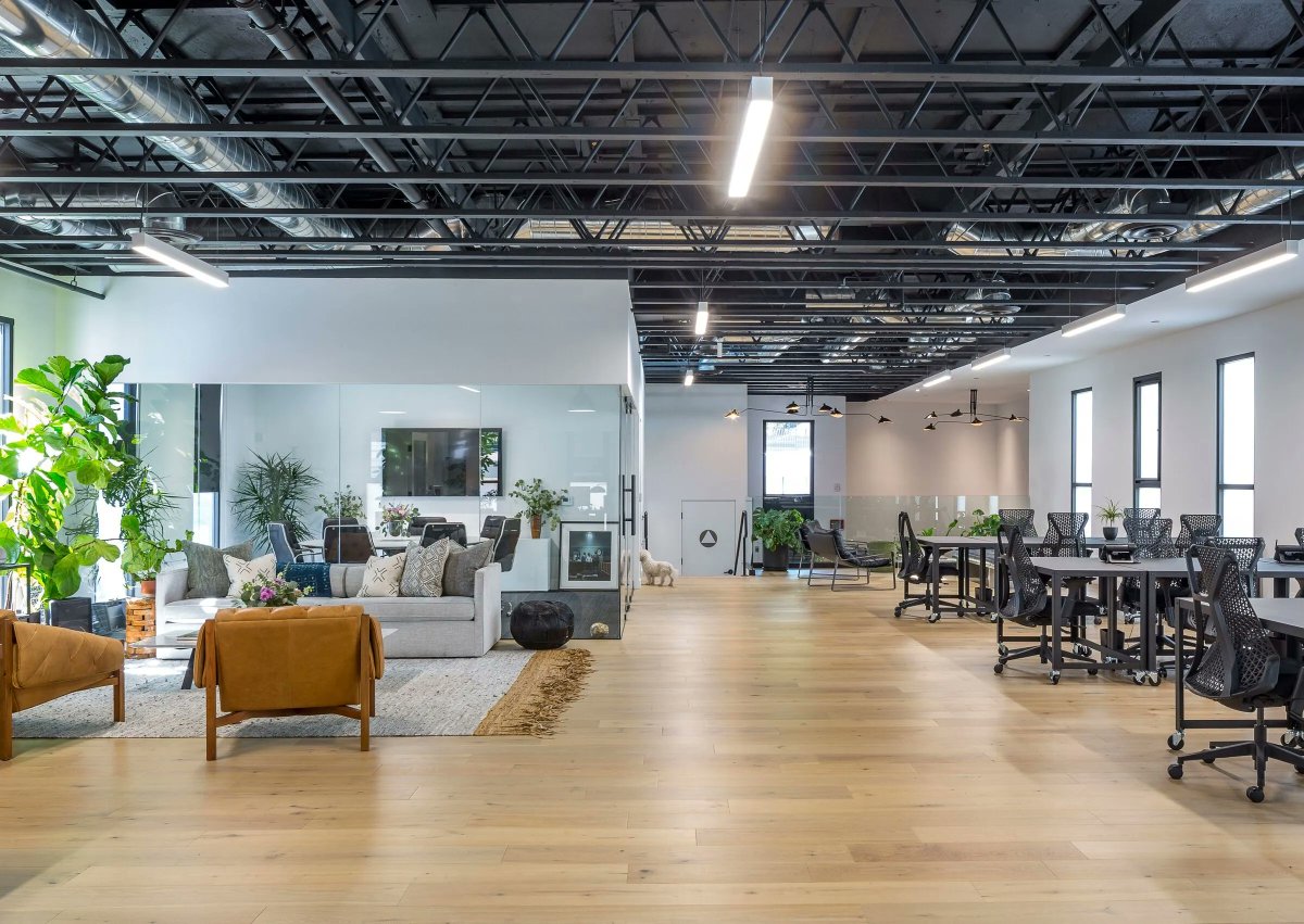 Los Angeles HAVEN Office by ANX - Aaron Neubert Architects features a material palette of: 

• Countertop by <a href="/CaesarstoneUSA/">Caesarstone USA</a> 
• Lighting by <a href="/centerlightinc/">Centerlight Inc</a>; <a href="/barnlight/">Barn Light</a>
• Windows by <a href="/ArcadiaInc_/">Arcadia Inc.</a>
• Wood Flooring by <a href="/maderasurfaces/">MADERA</a> 

See more: bit.ly/3w8D6vh