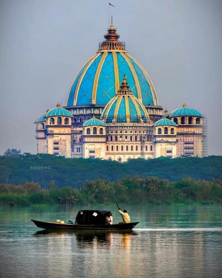 HeritageGirl7's tweet photo. Exquisite view of Iskcon mandir Mayapur https://t.co/jTUcdSG93M