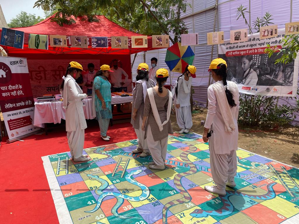IamNareshManavi's tweet photo. @INBreakthrough puts stall #BadiSiAsha (aspire big) at #GGSSSWazirabad #Gurugram on tablet distribution event organized by  #EducationDepartment. @cmohry addressed the event through #videoconference @DC_Gurugram #DEOGurugram appreciated our work on #AdolecentEmpowerment #TkT https://t.co/hJHY3O43pO