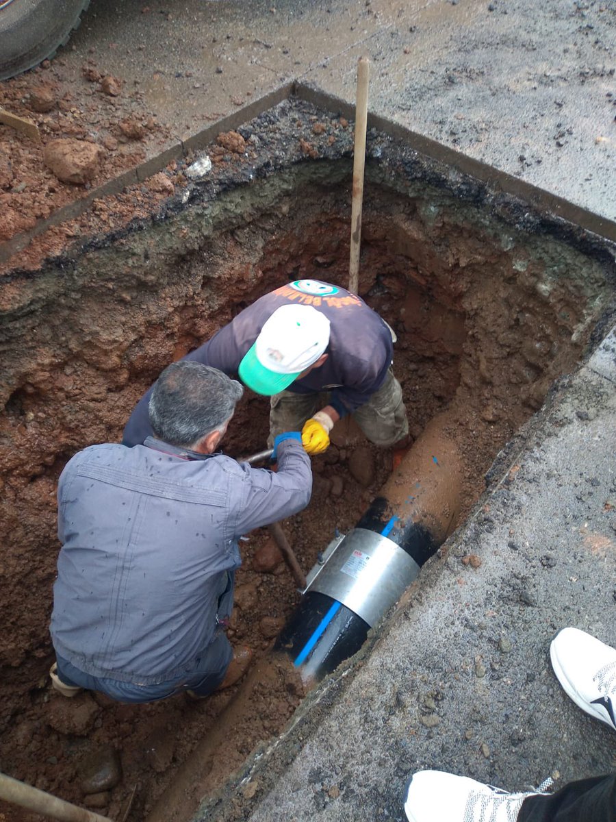 📌 İçme suyu şebeke hattında oluşan arızalara BİSKİ Müdürlüğü ekiplerimizce anında müdahale edilerek arızalar onarılıyor.👷🏻‍♂️🚧💪

📍Recep Tayyip Erdoğan Mahallesi 

📍Kültür Mahallesi