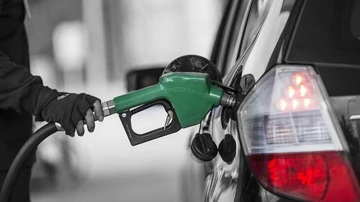 Brent petrolün fiyatı 5 $ düşünce indirim yapmayan firmalarımız, 10 cent artınca zam yapmayı biliyorlar. Sorgulayan zaten ortada yok. #motorin'e bu akşam tekrar zam var..