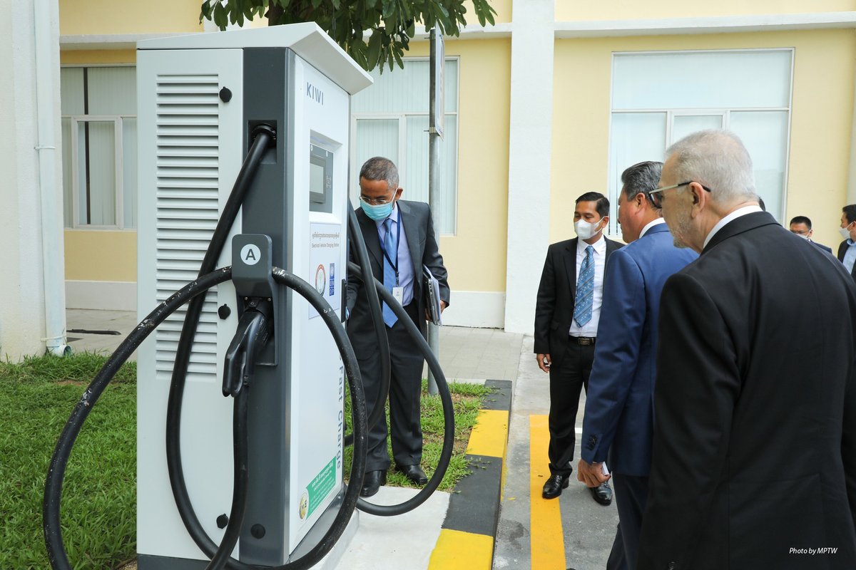 UNDPCambodia's tweet photo. During his meeting with the @USASEANBusiness on 03 May, HE Senior Minister #SunChanthol introduced the @UNDPCambodia supported #electricvehicle charging station to the delegation. Requested for their support to extend the #EV charging station infrastructure in #Cambodia. @ACRundp https://t.co/jJ11Zs57nL