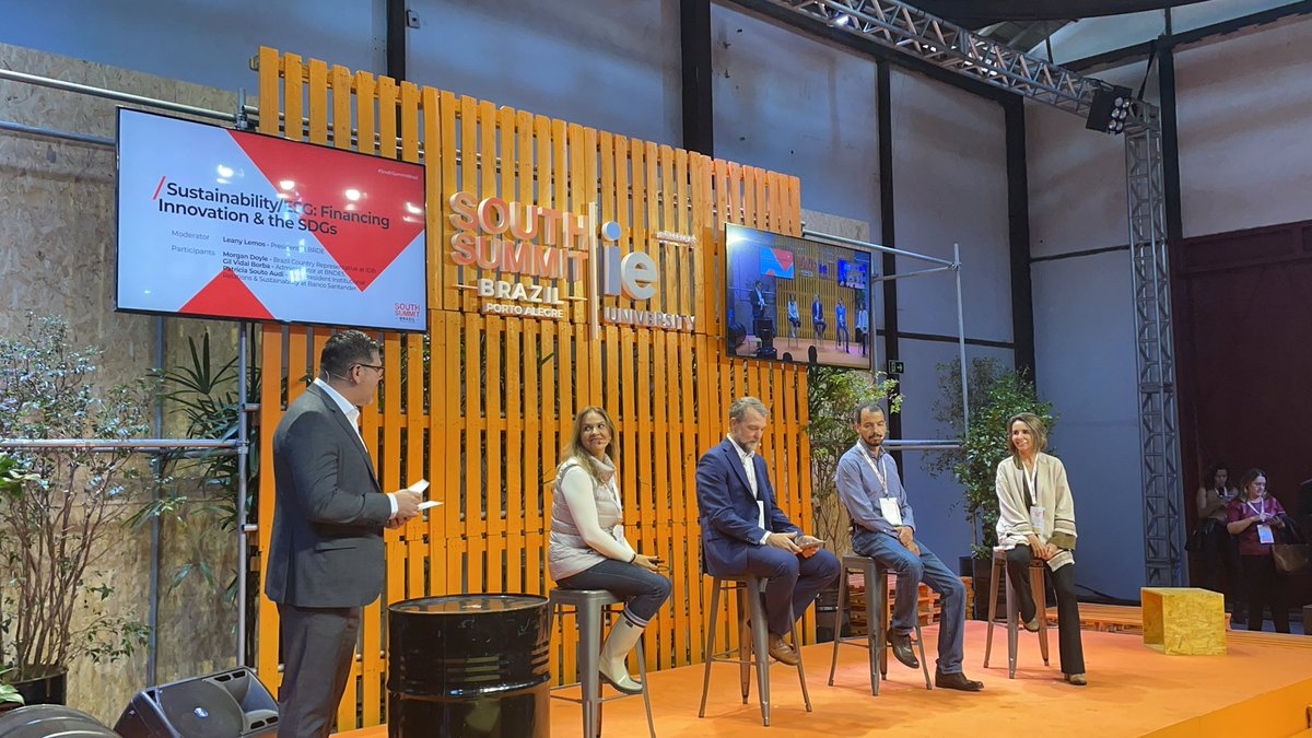 southsummitbr's tweet photo. Começando aqui no #CornerStage Morgan Doyle (IDB), Patricia Audi (Santander), Leany De Sousa Lemos (BRDE) e Gil Borba (BNDES) abordam os temas de sustentabilidade, financiamento de inovações e SDGs.
#SouthSummitBrazil https://t.co/i8lvUjoEyG