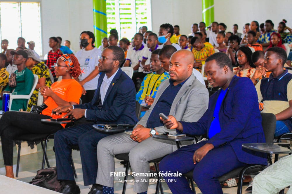aboudouagro's tweet photo. ''LEADERSHIP ET ENGAGEMENT DES JEUNES", le thème de la formation que j'ai animée au profit des responsables étudiants à l'UAC le 22 avril dernier.
#alce #fneb https://t.co/xgi18XiVOD