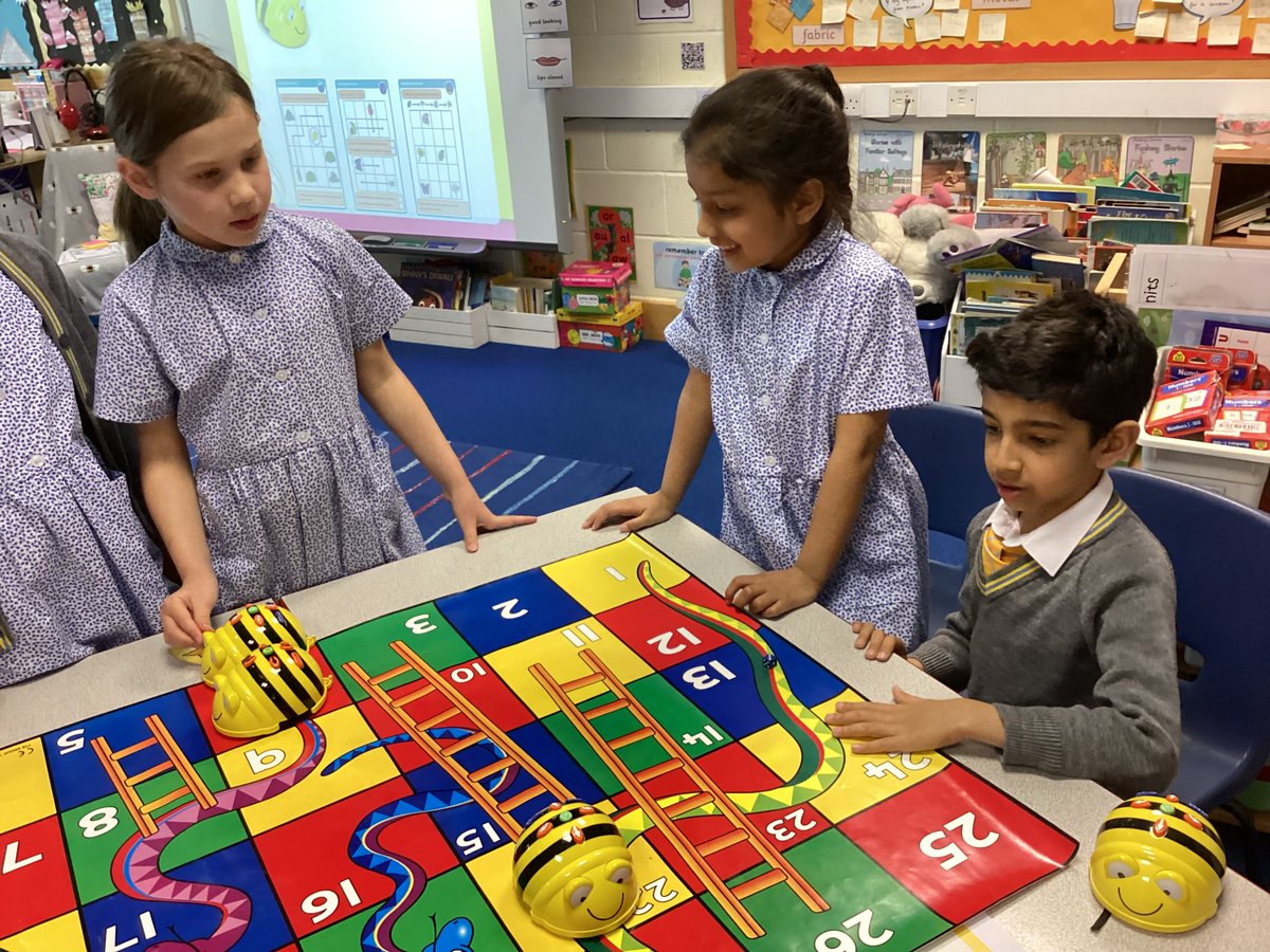 StainesPrepYr2's tweet photo. #StainesPrepYear2 have been learning about movement and turns in #StainesPrepMaths and enjoyed using @BeebotCo in their lesson. #StainesPrepDigitalLearning https://t.co/RyCRVhoCQt