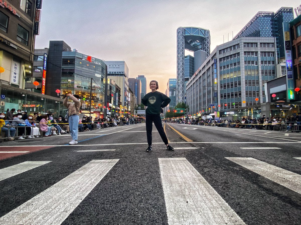 All the colors, lanterns, traditional costumes and music: we are already looking forward to next year’s Lotus Lantern Festival. 

#lotuslanternfestival #조계사 #seoul #korea #colliekidadventures #lifeinseoul
