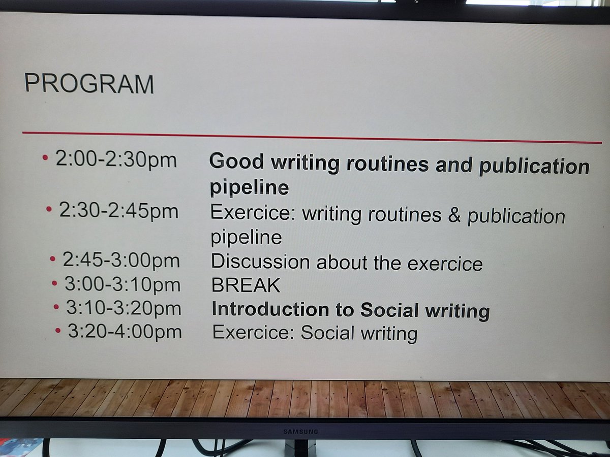 johannaisosavi's tweet image. Tänään saimme @cchlindho kanssa vetää työpajan akateemisesta kirjoittamisesta väikkärintekijöille #SpringSchool2022 @kielikampus @uniofjyvaskyla ja demonstroimme myös yhteisöllistä kirjoittamista.