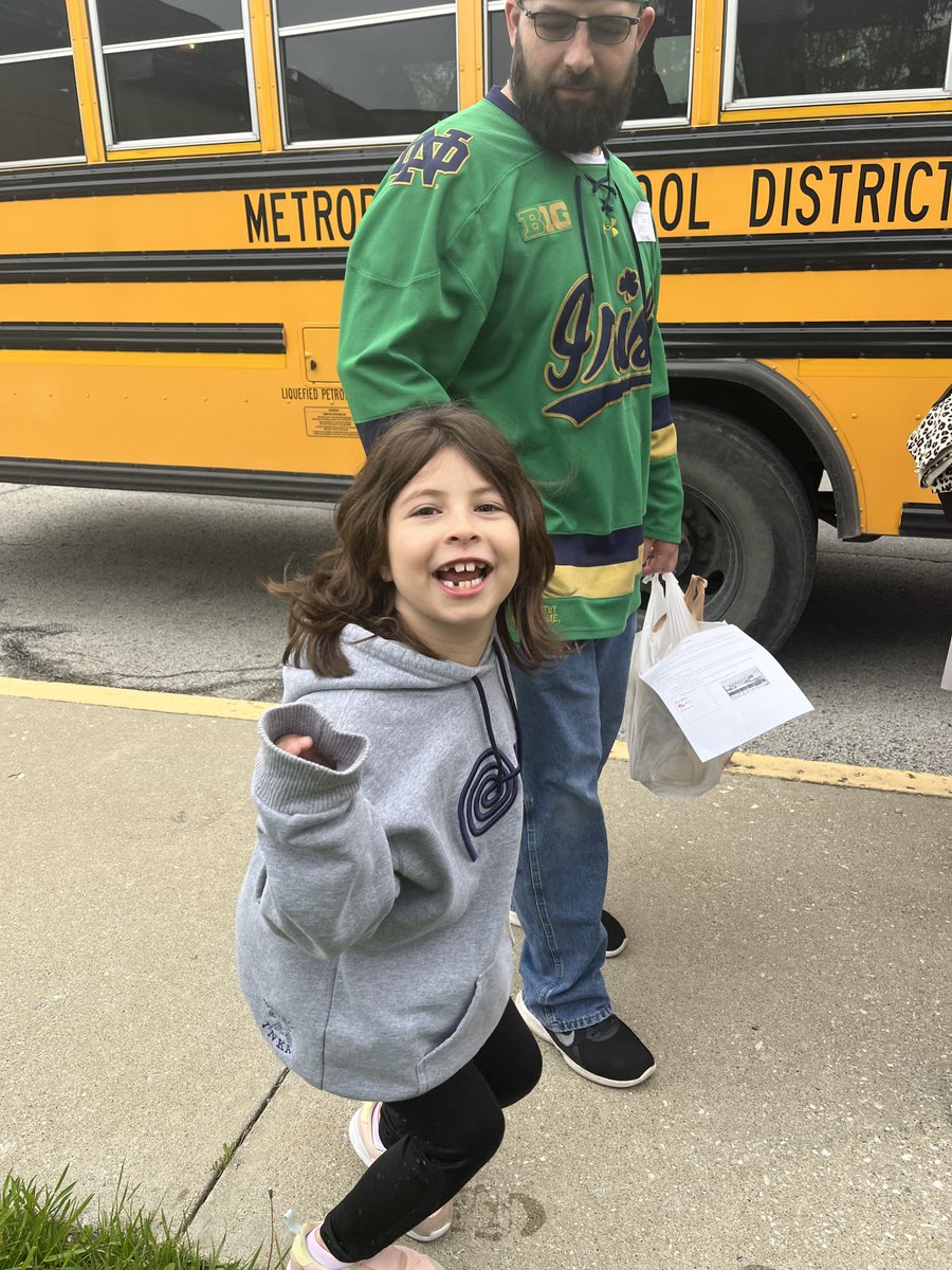 WayneTwpSchools's tweet photo. Field trips are back at Robey Elementary! For many of these second graders, it's the first field trip they've ever taken. They got to go to the Indianapolis Zoo on Wednesday. Fun times!#wearewayne @WayneTwpSuper #RobeyRockets https://t.co/B6Xc4sEYPf