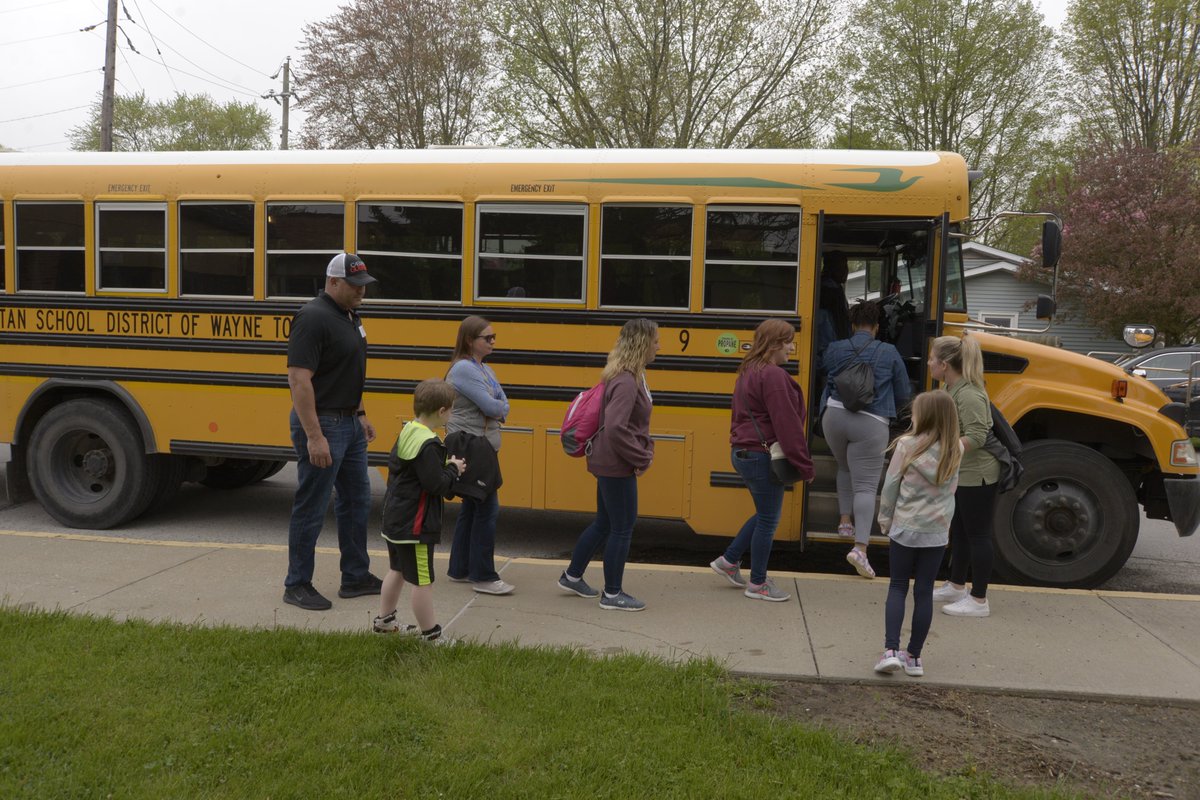 WayneTwpSchools's tweet photo. Field trips are back at Robey Elementary! For many of these second graders, it's the first field trip they've ever taken. They got to go to the Indianapolis Zoo on Wednesday. Fun times!#wearewayne @WayneTwpSuper #RobeyRockets https://t.co/B6Xc4sEYPf