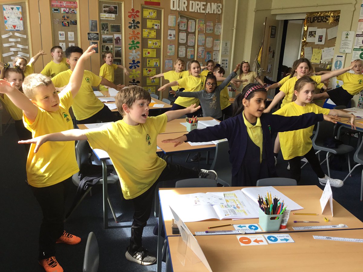 MissSweeney91's tweet photo. We have really enjoy talking about our favourite sports in our Spanish lesson today 🇪🇸 ⚽️🎾🏸🏏🏑 Thank you @ElbaSpanish @PinehurstP #PinehurstPrimary https://t.co/i4jkJqmeJF