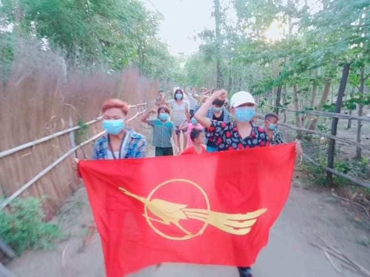 AyeAye03492103's tweet photo. Young activists-led regular anti-dictatorship protest took place in a small village of Yinmarbin township on the evening of May 5.
#SupportPeopleDefenceForce
#2022May5Coup
#WhatsHappeningInMyanmar https://t.co/oLeZ51DnCY