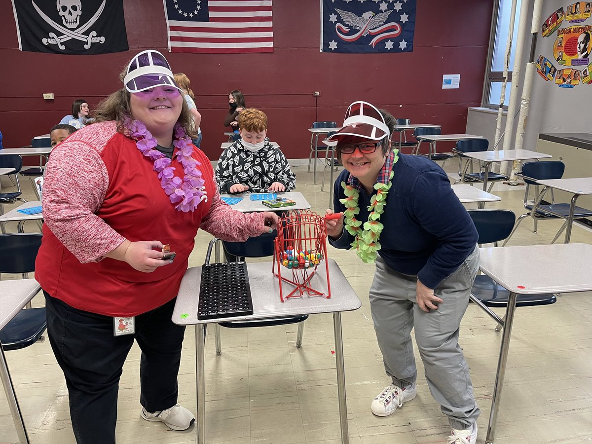mrs_martinez6's tweet photo. Nowlin Falcons were busy yesterday!  AVID Elective Info meeting for future rockstars, RISE interviews, AVID Elective Parent Meeting and Literacy Night!  We had a grand time! @ISDSchools @NowlinMiddle @AVID4College https://t.co/NPLCU2ftNZ