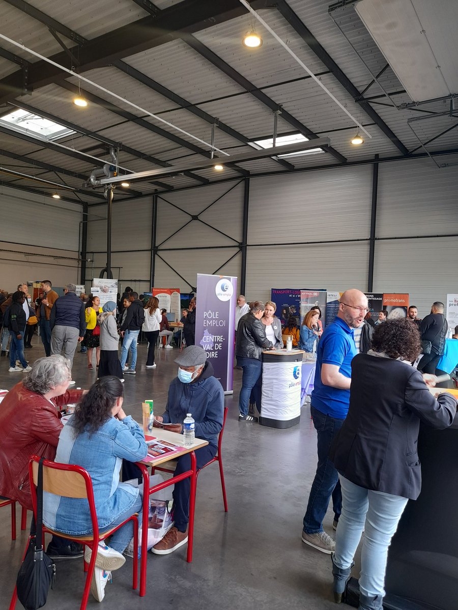 Cet après-midi, au #lycée Marechal Leclerc à #Ingrė, #avecPoleEmploi forum #transport #logistique : de belles rencontres autour de ce secteur porteur ! Bravo aux équipes pour leur mobilisation 👏👏👏
Avec l'<a href="/AFT_TL/">AFT TRANSPORT & LOGISTIQUE</a> , partenariat au 🔝