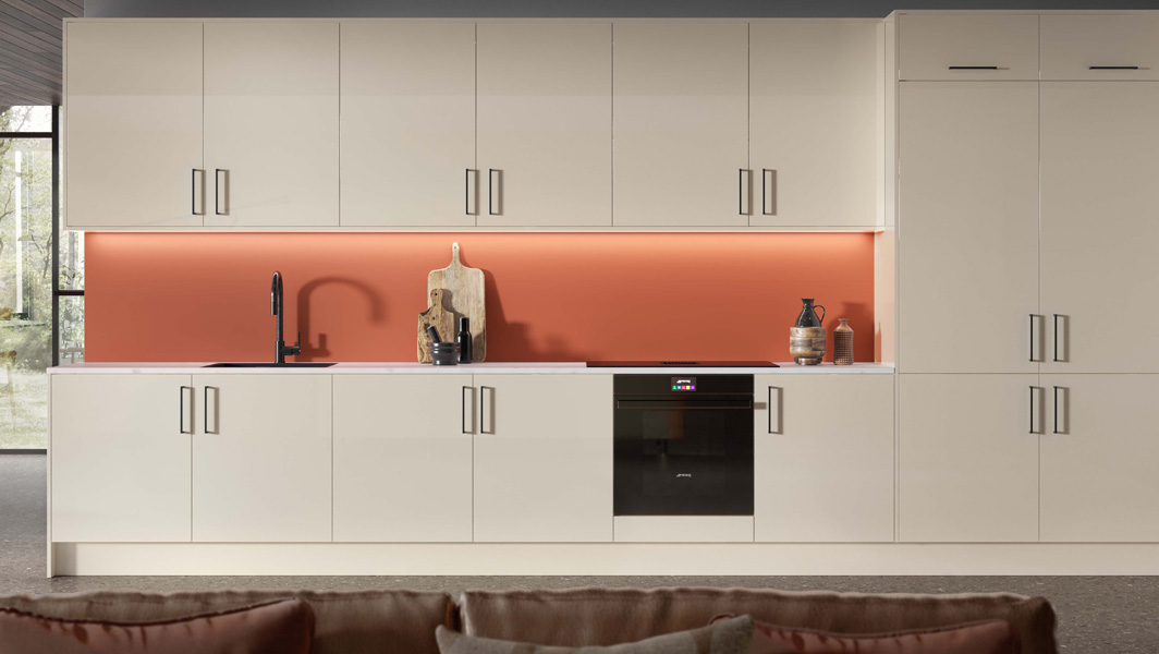 In search for the perfect #cabinetdoors for your kitchen design projects? Our Aspekt range is available in four styles: our feature slab door, shaker, J-pull and acrylic slab, with a choice of 11 different colour options. Browse the range: ow.ly/5zp250J0c8Y