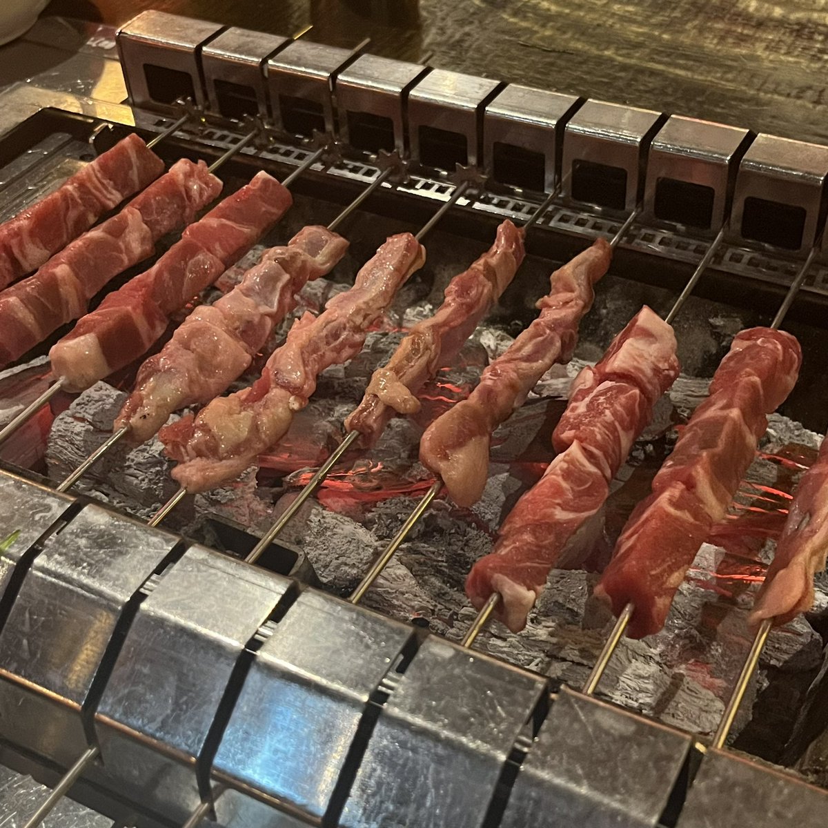 bosilakk's tweet photo. #미가훠궈양고기 #용인수지 웨이팅 매우 길었지만 양꼬치 진리였고 마라탕 밥도 매우 깔끔. 꿔바로우랑 양갈비 도전하러가야지 https://t.co/KpnTjQaKmm