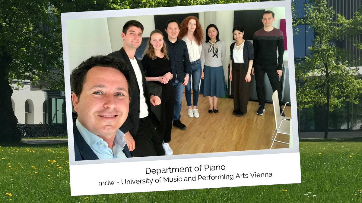 ReMsBlog's tweet image. I am very happy of the journey we are doing with my class of pianists. It’s also very nice when someone from my class of conductors asks me to join my class of pianists, and when some pianists join my class of conductors.
#respiroemovimento #mdwwien  #piano #pianists #musician