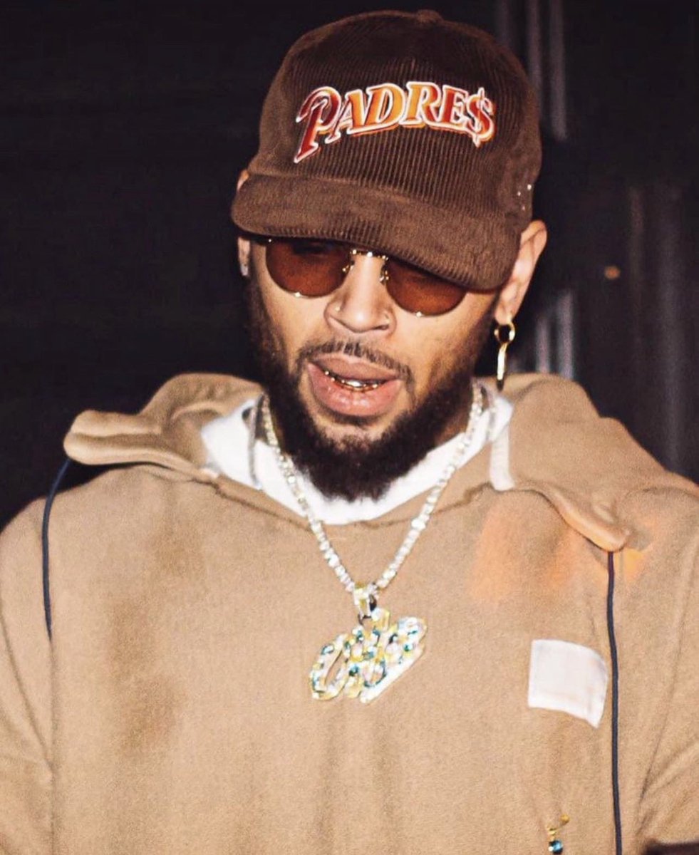breezyway's tweet photo. happy 33rd birthday to the loml<3 @chrisbrown https://t.co/GkLXC9d7n1