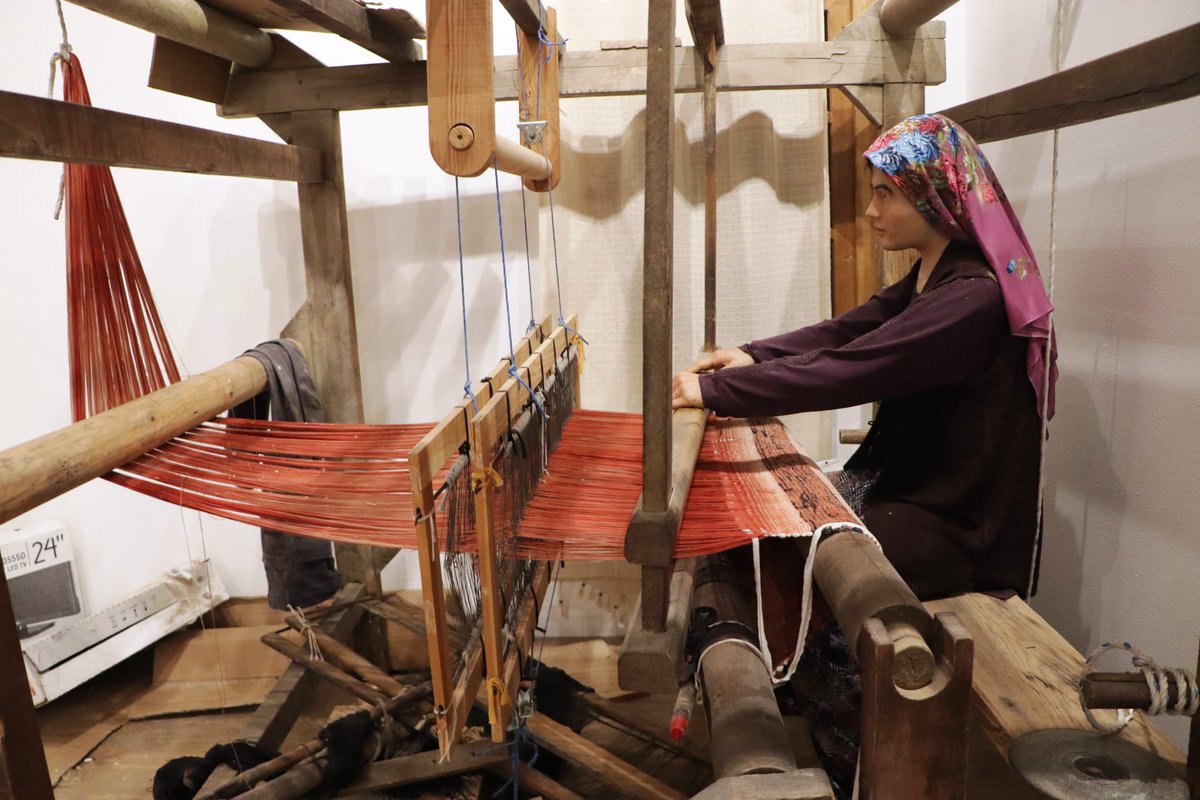 Ladik ilçemizde vatandaşlarımızın hibe ettiği ambarlarla kurulan ve dünyada başka bir benzeri bulunmayan ‘Ambarköy Açık Hava Müzesi’, içinden akan deresi, gölü, su değirmeni, seyir kulesi, ahşap çocuk oyun parkı, ahşap/zincirli köprüleri, Tarım ve Kırsal Yaşam Müzesi,