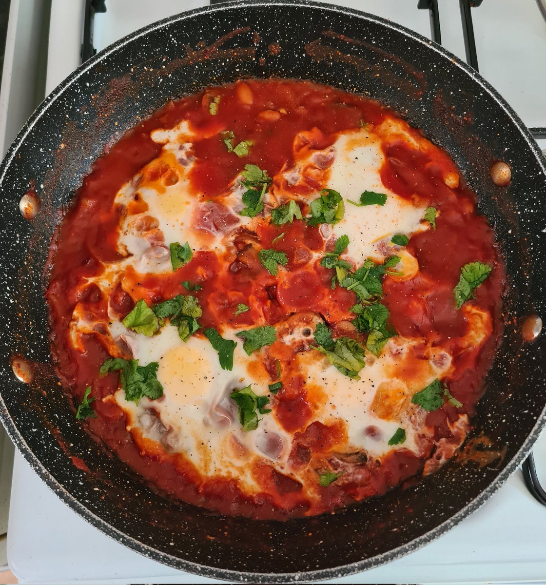 sistersbyshamsa's tweet photo. GM Frens ☀️ shakshuka anyone 😋 #NFTCommunity #NFTCollection #WomenInNFTs #breakfastisback https://t.co/kYWTwgaekZ