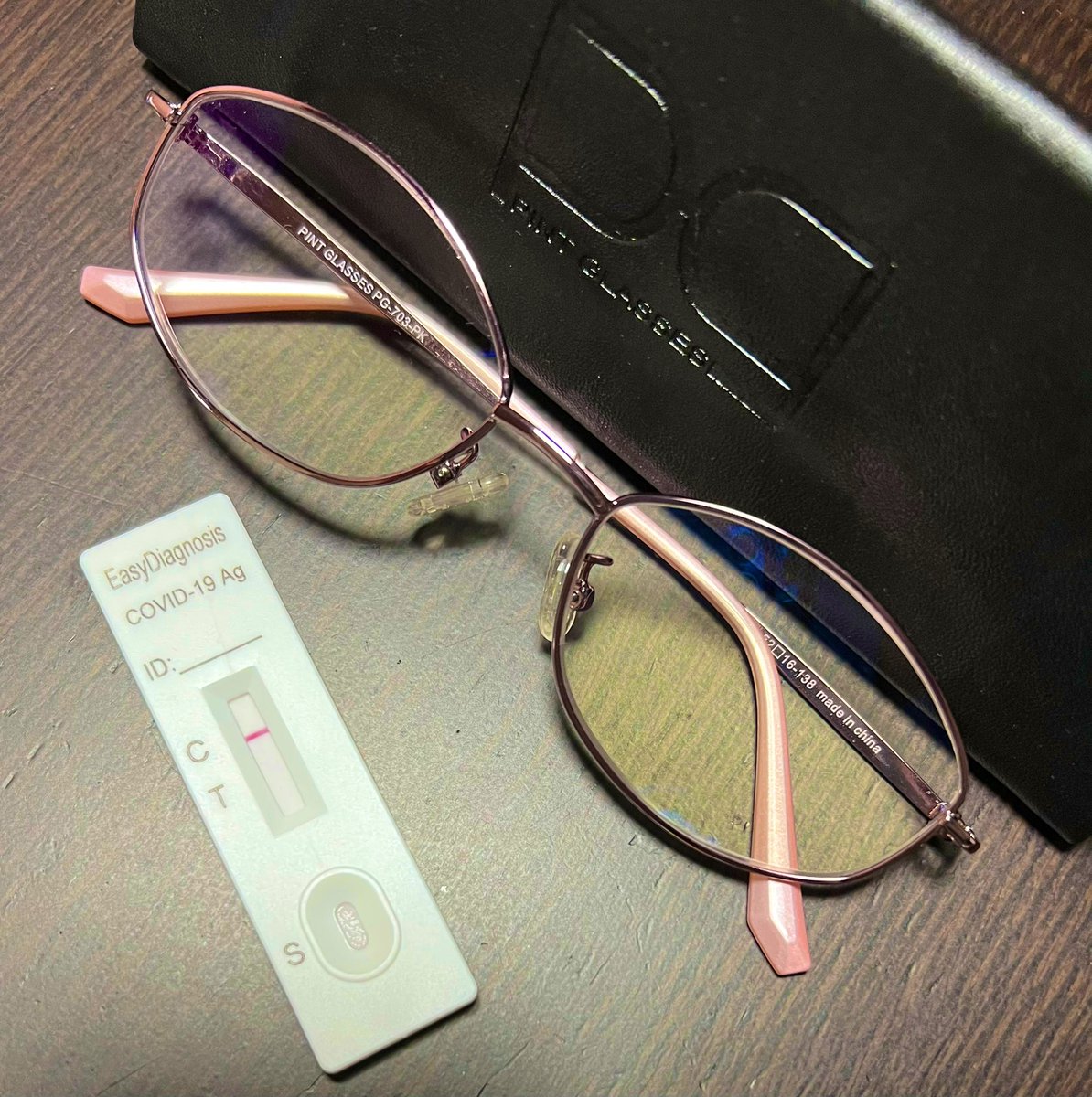 eru_pharmacy's tweet photo. 店に置きっぱにしたくて累進多焦点レンズを買いました。慣れるのに少し時間が掛かるようですが���業が楽になればよいです。
明日の出勤に備え、会社から県外移動のスタッフに配布した抗原検査キットで検査を実施
なお入手困難のため、医療用のキットは取り扱っておりません🙇♂️
#PINTGLASSES https://t.co/a2LBpDRfYA