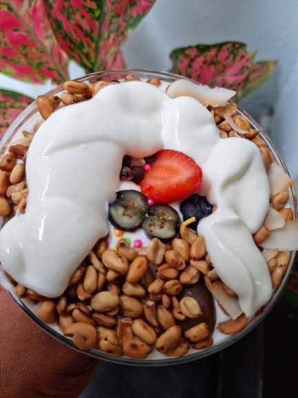 phronesisfoods's tweet photo. There's only way to enjoy life in this life;

It's topping our roasted Ukwa snacks with ice cream or yoghurt.

The feeling is heavenly.😍

Give it a try. Make your order!

Let's have it! (In @Mrmacaroni14 voice)😋
#phronesisfoods #ukwasnacks #ukwatotheworld https://t.co/qbTSheq31D