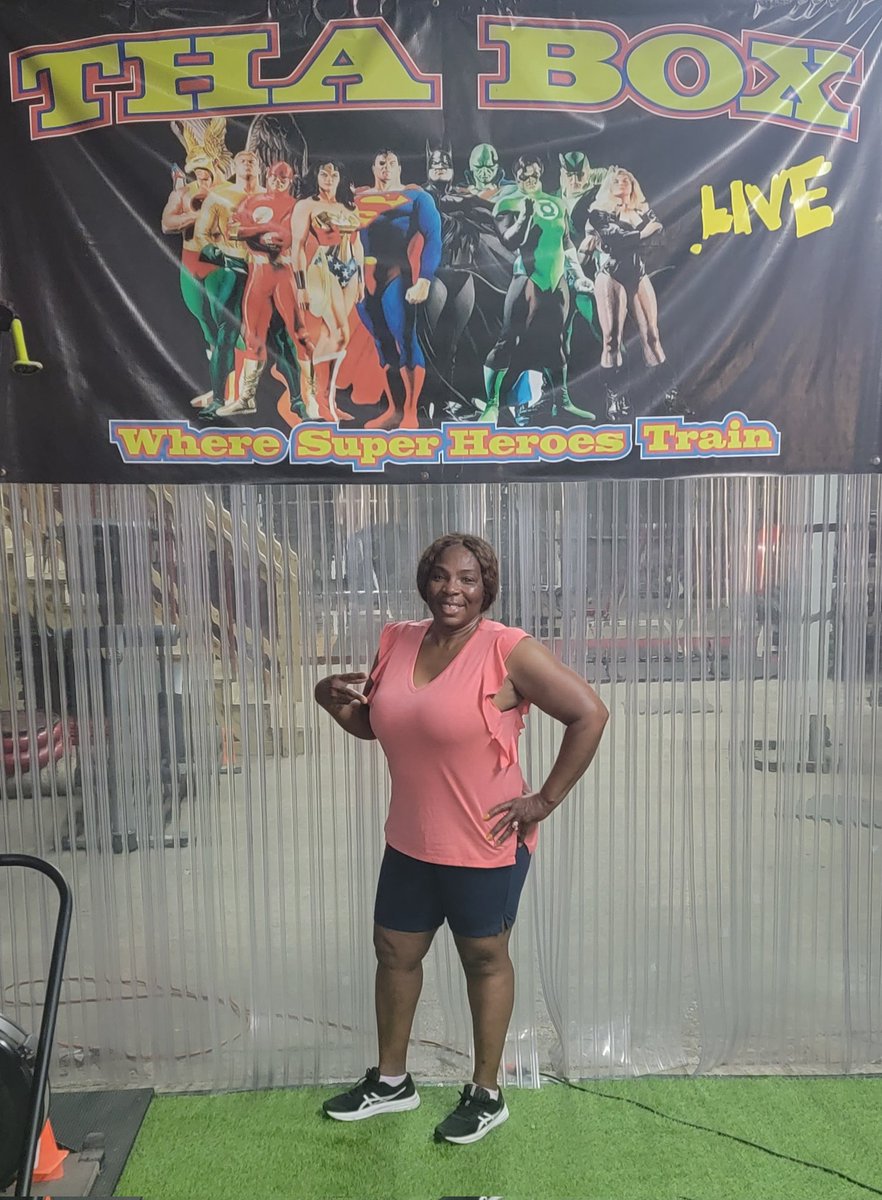 daviddeberry's tweet photo. HeavyOnThaDedication💯💯💯@#ThaBox #OFFTHACHAINFITNESSLLC #ThaBoxWhereHeroesTrain #WhereEveryoneTrains #WhereMotivationLives #AlwaysForward #WithGreatPower #WutEvaItTakes https://t.co/JR3OXeBWtt