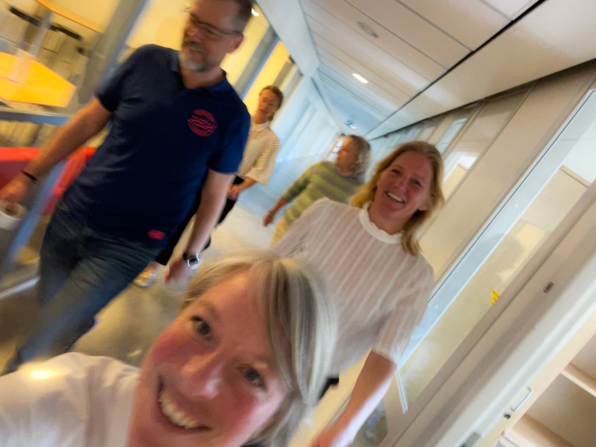 Waldheim's tweet photo. Idag träffar främja fys-kommittén Rörelsenätverket som regeringen bildade 2017. Bra samtal m @fysioswe @winberg_ @SvFriluftsliv @faskunger @friskforetag #GenPep @Skolledare men såklart också en rask promenad genom korridoren på Garnisonen! 🚶🏼♀️🚶🏽🚶🏼♂️🚶🏻♀️#främjafys #fysiskaktivitet https://t.co/huPwa84eXN