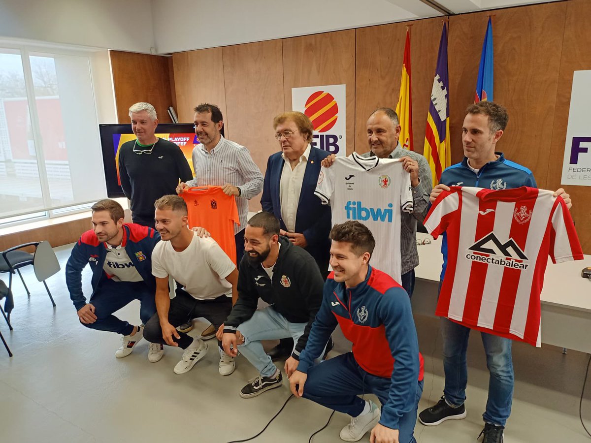 cemanacor's tweet photo. El nostre jugador #TiàSastre i l'entrenador #JaumeMut han estat presents avui a la roda de premsa de la @FFIB_oficial per el partit de play-off de diumenge 08/05 a les 12h a Son Bibiloni ‼️
Vine de color 🔴i anima al #CDManacor, no t'ho perdis!
#JuntsSomMes #OrgullManacori https://t.co/WNDrybMc00