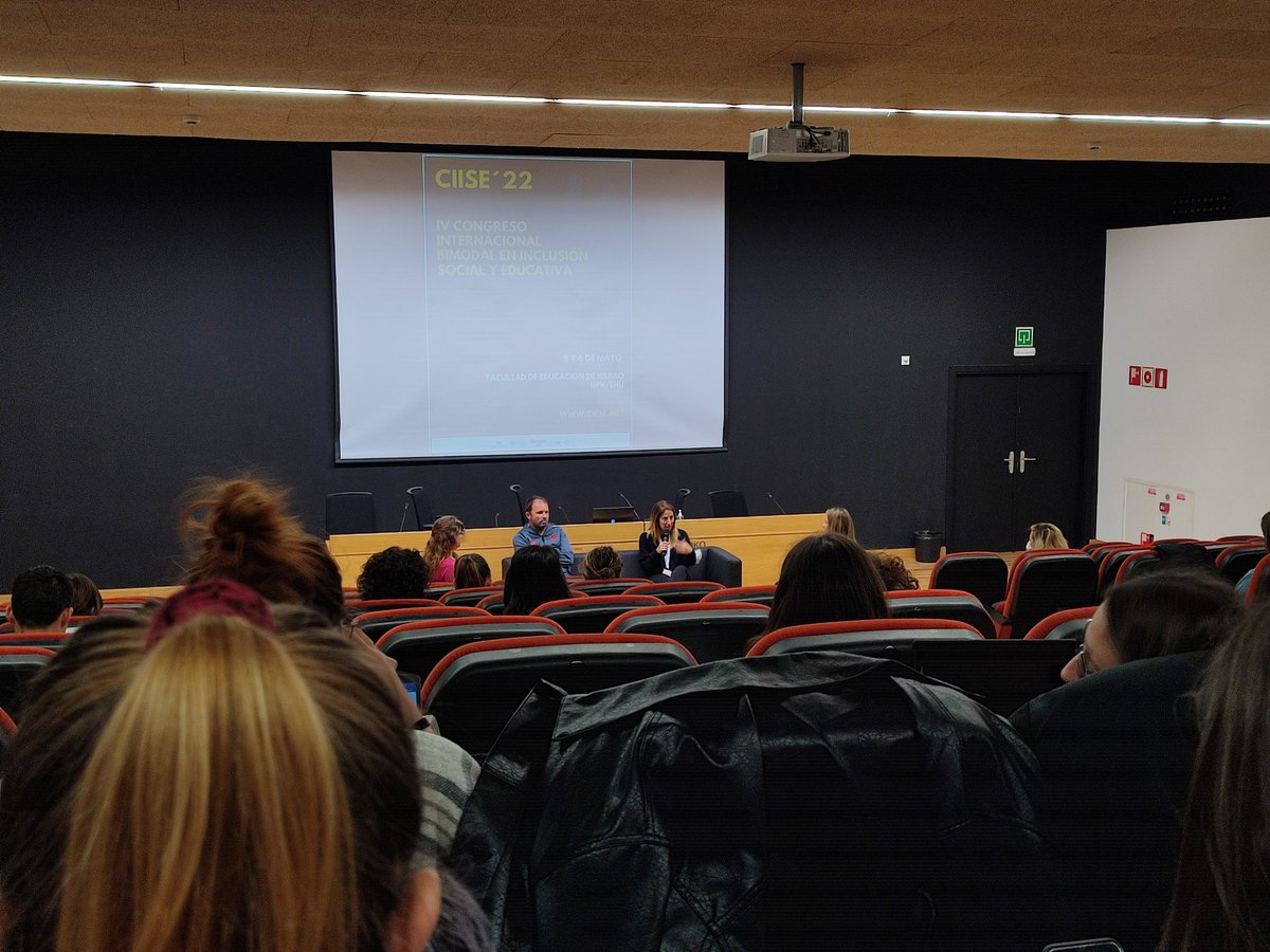 mariapinmar's tweet photo. Hoy estamos en el Congreso CIISE'22 @Ciise2021 presentando un estudio sobre #elearning y #tecnologiaeducativa . @victorabella @rcasadoz y #UBUCEV https://t.co/oE82NfPQn0