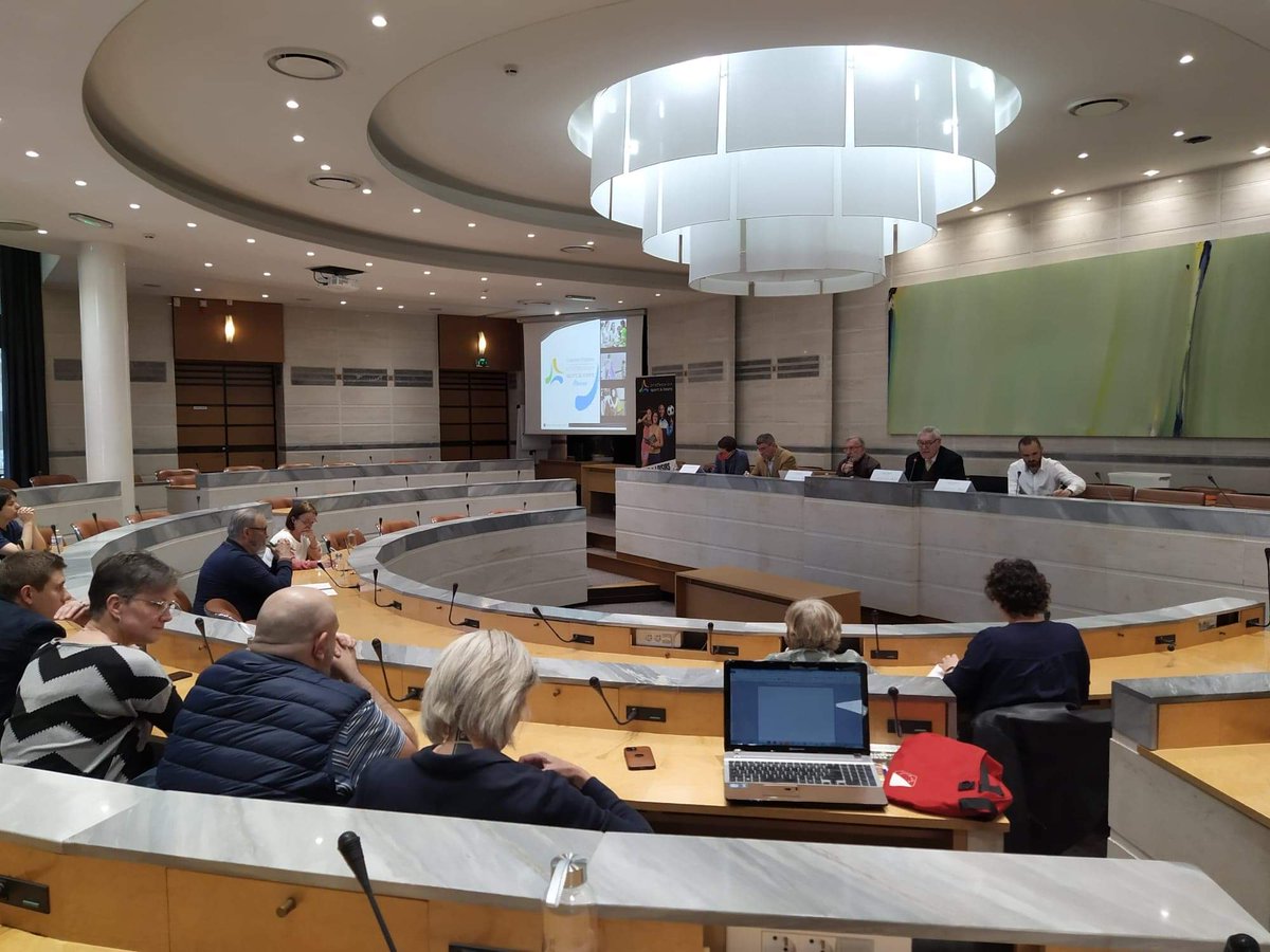 Nous participions samedi dernier à l'assemblée générale de Profession Sport et Loisirs Marne avec qui 11 jeunes (dont 10 jeunes que nous accompagnons) sont formés actuellement au métier d'éducateur.trice sportif.ve 
Merci pour l'invitation🙂👍