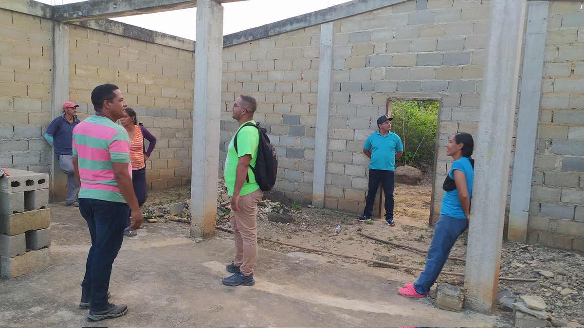 Desde la Comuna María Geronima Aguilar c.c del almorzadero nos fuimos con nuestro alcalde <a href="/felixlinarespsu/">felixlinarespsuv</a> líderes a caminar y palpar las  necesidades de nuestro pueblo #PsuvEnLaCalle  en el Marco de la ACA del Consejo Comunal <a href="/jaarreaza/">Jorge Arreaza M</a> @MPP_Comunas <a href="/Bernys_Vargas/">Bernys vargas</a> <a href="/AgueroYanys/">Yanys Agüero (Cuenta Oficial)</a>