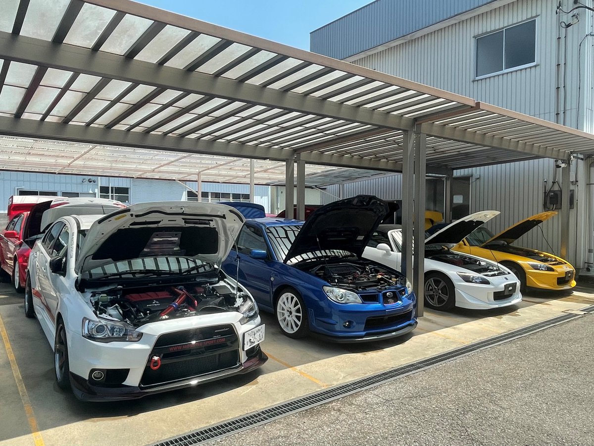 RyukiSports's tweet photo. 久々のNICE天気は洗車しないとですね！😝😝😝
みんなピカピカになりました！✨✨✨
洗車は心が治るものですねー
#S2000typeS #evo #BNR34 #JDM

RYUKI Sports
📞TEL:04-7157-3243
✉️E-mail: info@ryuki1356.com
弊社ホームページ→　https://t.co/3zeWOpOR34 https://t.co/DVisqW7gF6