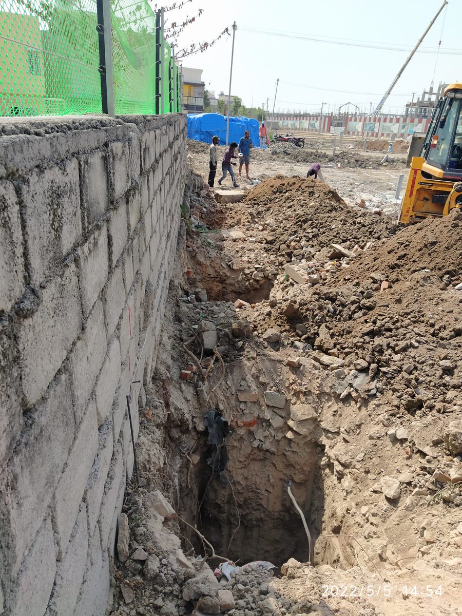 ramusurneni's tweet photo. @CommissionrGHMC dear sir, new venture is being developed on north of SYMPHONY circle 22, without leaving set back to our compound wall. Please take action. https://t.co/FnIvVyz5Eq