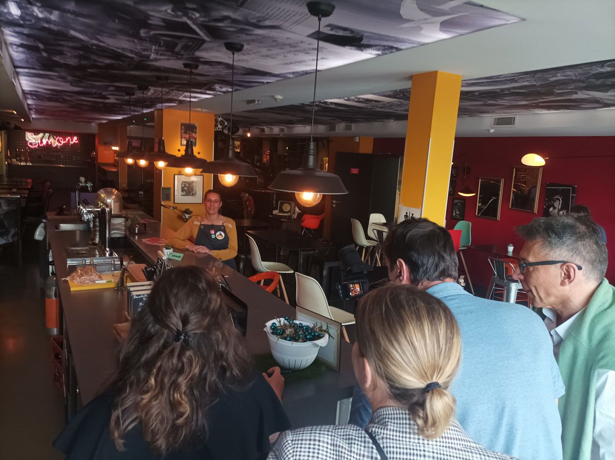 ParisMaverick's tweet photo. Une partie de la team Maverick en mode Spielberg sur le terrain avec notre client Accor. 🎬🎥😁  Silence, ça tourne !!!! 🤪 #Videoshot #greethotel #Lyon https://t.co/ypk4TNOIAl