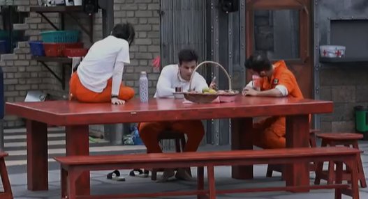 Reyansh30270969's tweet photo. I want be like Prince 🤣🤣🤣 💯 percent dedication to his job never off duty, Give That Man BONE -US 

Can we do Prince memes? 
#Munjali
#MunawarFaruqui
#AnjaliArora https://t.co/1r3l9FD9n0