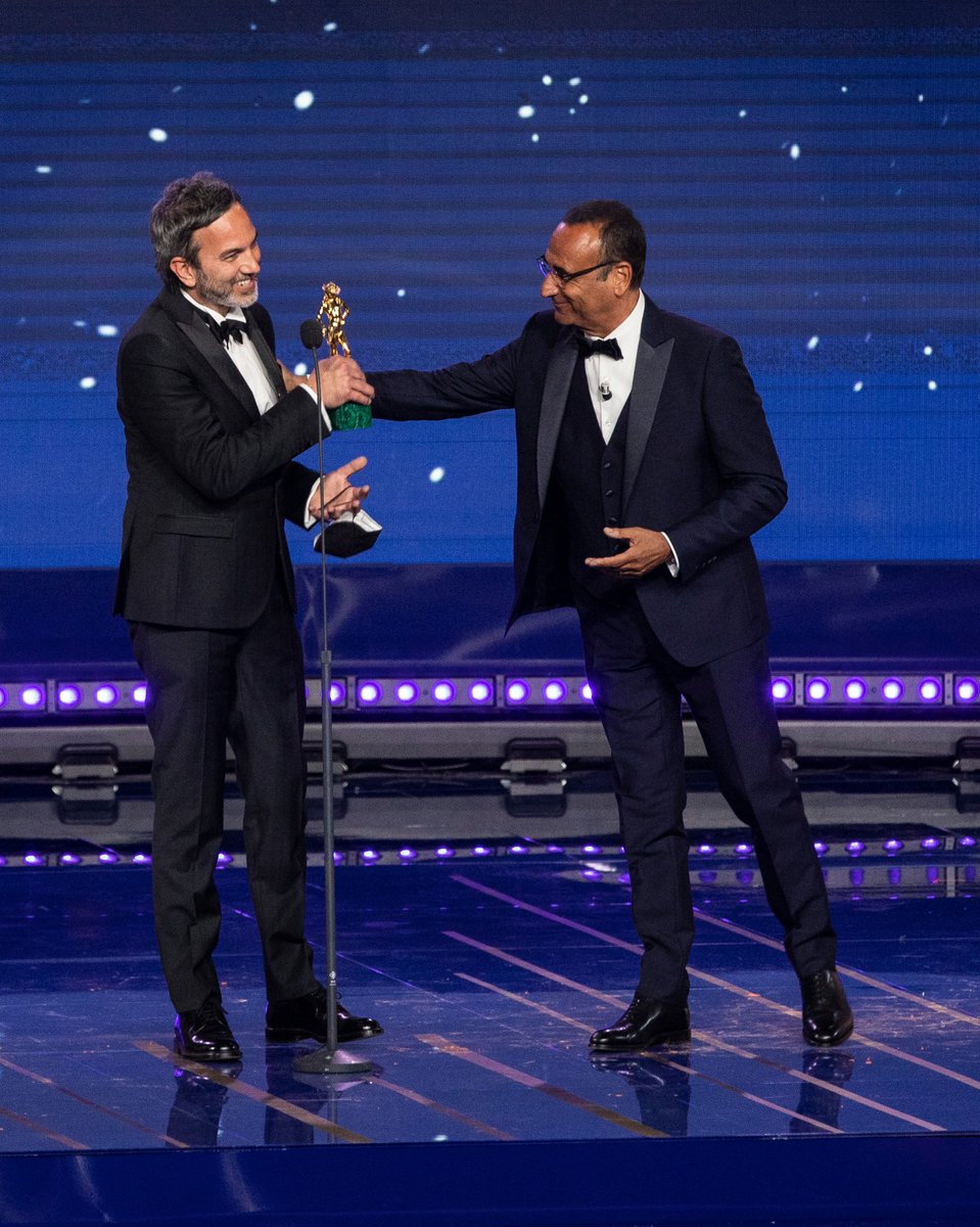 PremiDavid's tweet photo. #NicoBonomolo con il #David67 al Miglior Cortometraggio per #Maestrale https://t.co/qMVmH442Dr