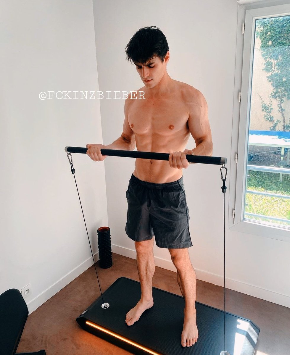 FCKINZBIEBER's tweet photo. E a gente já acorda como? Treinando pra ficar fortinho e poder bater na raba do homem de aço sem quebrar minha mão

~Dick https://t.co/1VM9pjLc6P