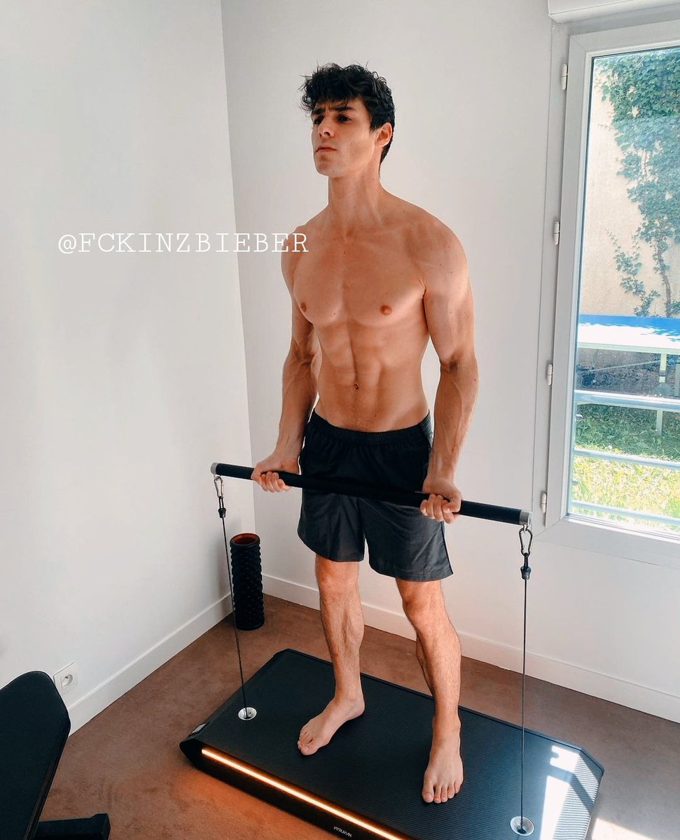 FCKINZBIEBER's tweet photo. E a gente já acorda como? Treinando pra ficar fortinho e poder bater na raba do homem de aço sem quebrar minha mão

~Dick https://t.co/1VM9pjLc6P