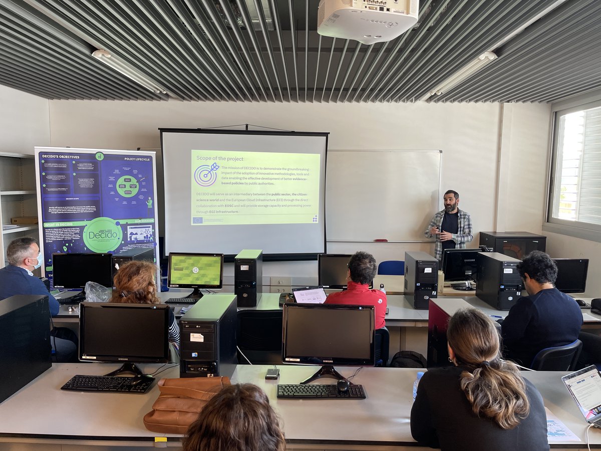 Ibercivis's tweet photo. #Cocreamos en el proyecto europeo Decido:
✅Explicar qué es @Decido_h2020
✅#Cocreación y explicación del estado del proyecto
✅ @laaab_es habla sobre procesos de #participación ciudadana
#cienciaciudadana https://t.co/oJANNfeAEo