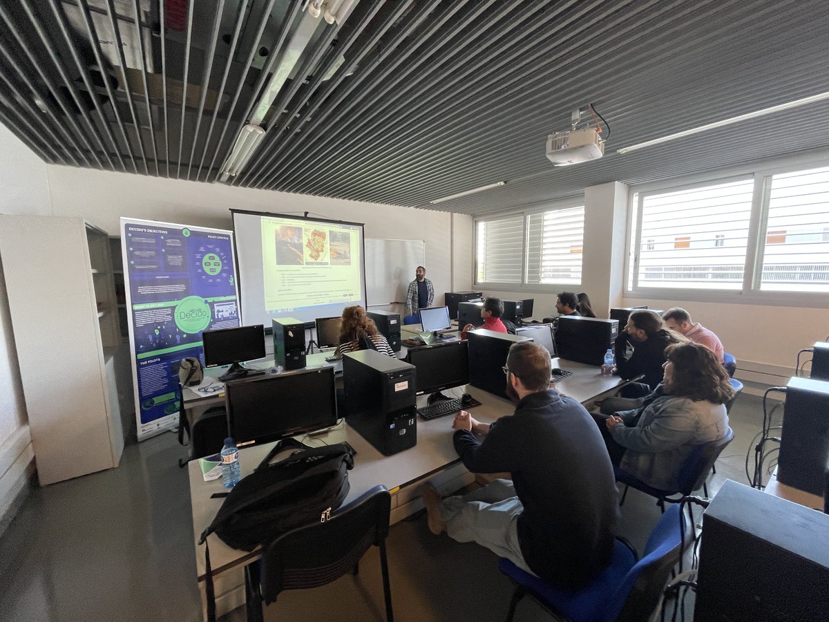 Ibercivis's tweet photo. #Cocreamos en el proyecto europeo Decido:
✅Explicar qué es @Decido_h2020
✅#Cocreación y explicación del estado del proyecto
✅ @laaab_es habla sobre procesos de #participación ciudadana
#cienciaciudadana https://t.co/oJANNfeAEo
