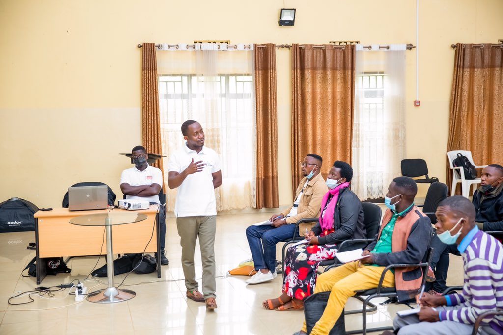 iHuzoRwanda's tweet photo. #JustIn:
This Thursday, #iHuzo has started a two day training for digital services agents in @RusiziDistrict. After this training, #iHuzo in partnership with @RusiziDistrict will launch the first #DigitalServiceCenter in the district.
@RCRUSIZI
@AFRwanda @rwictchamber https://t.co/uuuzHNvFUi