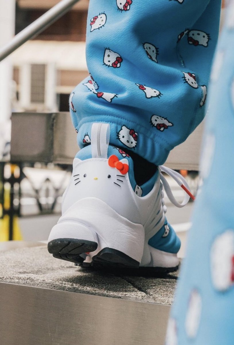 StreetFashion01's tweet photo. Nike x Hello Kitty Lookbook!🖤 https://t.co/NposfUcFII