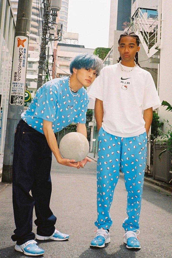 StreetFashion01's tweet photo. Nike x Hello Kitty Lookbook!🖤 https://t.co/NposfUcFII