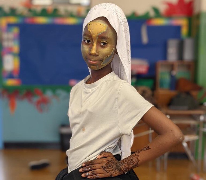 BWA09x323's tweet photo. May the 4th…be with you! Students working on their futuristic looks! 🤖 More info at https://t.co/7exGWeS6rE @ucs_uft @CSD9Bronx #NYCDistrict9 #BronxCouncilDistrict16 #BronxCommunityBoard4 @NYCSchools @NYCMayorsOffice @DOEChancellor @nycgov https://t.co/X326wnNTAH